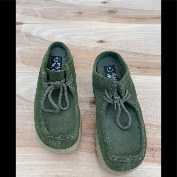Fashion Victim SZ 7 green NWOT slip on - Picture 1 of 7